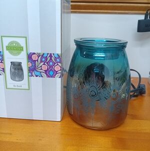 Be Bold Peacock Scentsy Warmer! Open box-new